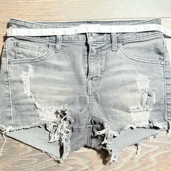 Guess Gray/black Distressed Jean Shorts with Frayed Hem - Picture 3 of 7
